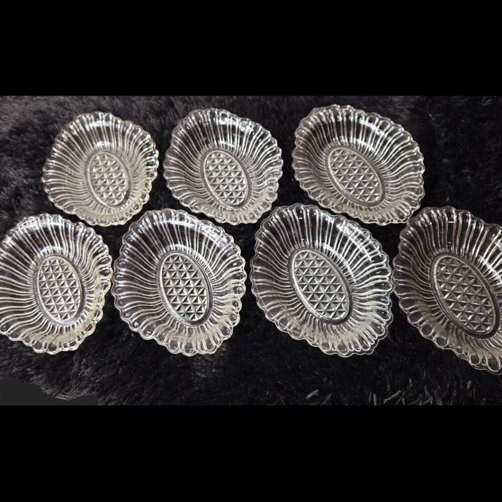 Anchor Hocking Oval Ribbed Scalloped Edge Glass Dish, Clear Pattern, set of 7. R